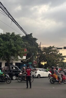 Hadir di Titik Rawan Macet, Personel Subden C Perintis Korps Sabhara Jaga Kenyamanan Berkendara