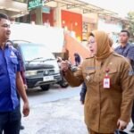 Saat Sidak, Wabup Intan Singgung Penumpukan Sampah di Pasar Kelapa Dua