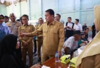 Bupati Tangerang, Moch. Maesyal Rasyid saat hadiri dan meninjau kegiatan Baksos yang di Satuan Radar (Satrad) 401 Tanjung Kait.
