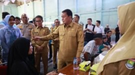 Bupati Tangerang, Moch. Maesyal Rasyid saat hadiri dan meninjau kegiatan Baksos yang di Satuan Radar (Satrad) 401 Tanjung Kait.